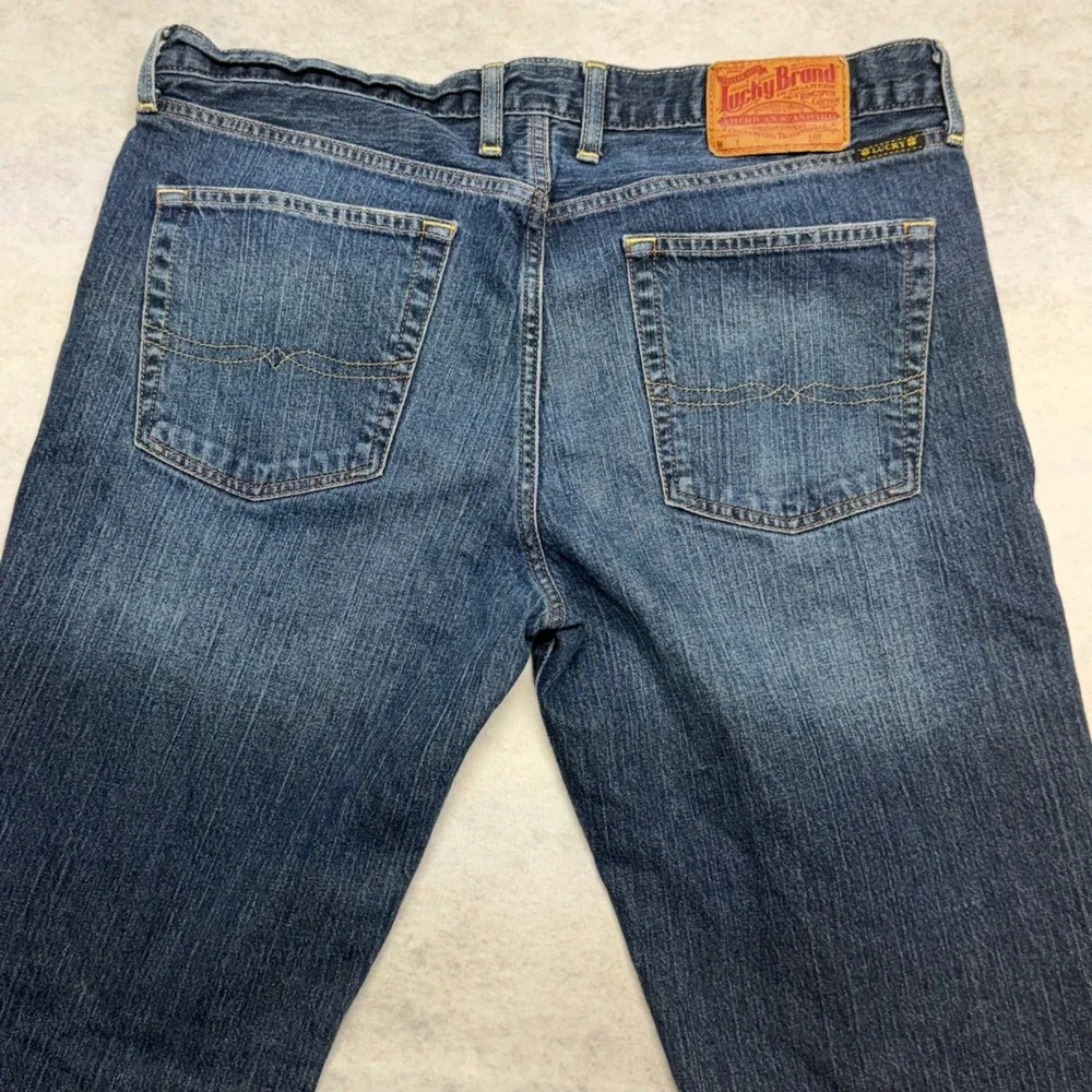 Lucky Brand Straight Leg Mens Size 34 Blue Faded Denim Jeans Classic Western